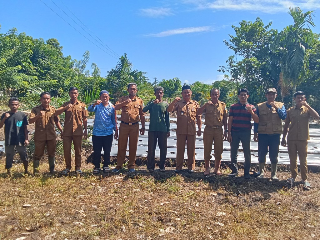 Foto Bersama, Dalam Kegiatan Ketahanan Pangan (Penanaman Jagung Serentak) Tahun 2024/2025