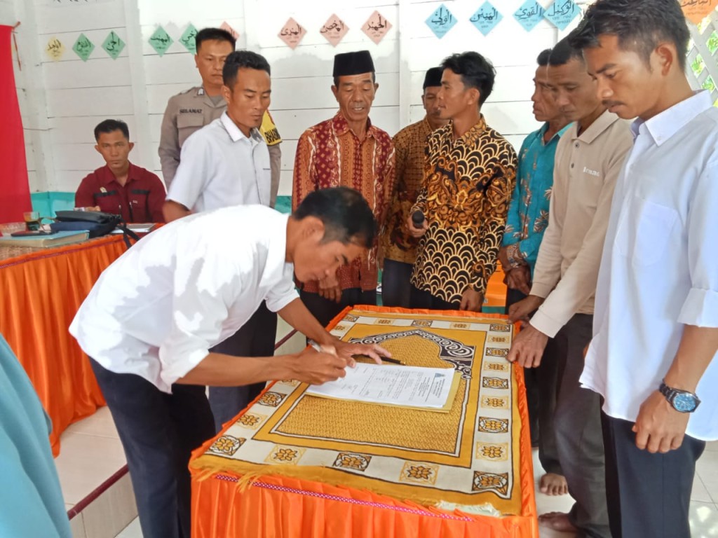 Musawarah Desa Serah Terimah Desa Sinar Bahagia tahun 2024
